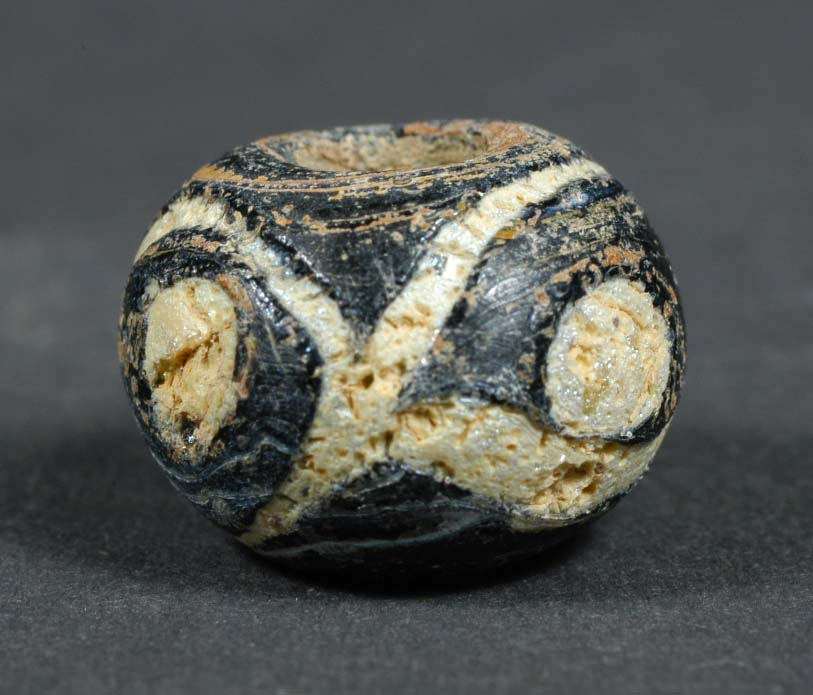 14_Islamic_period_638-1200_AD._Trail_decorated_with_eyes_Bead_1000-1200_AD..jpg (100.4 KB)