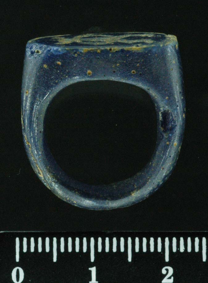 1_15_Egypt_ptolemaic_300-50_BC_glass_BES_ring_(1a).jpg (104.7 KB)