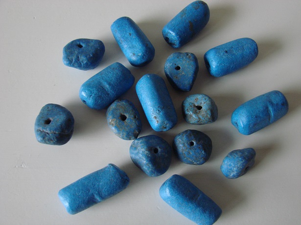 Morocco_blue_beads.jpg (86.4 KB)