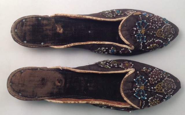 bead_embroidered_slippers.jpg (93.5 KB)