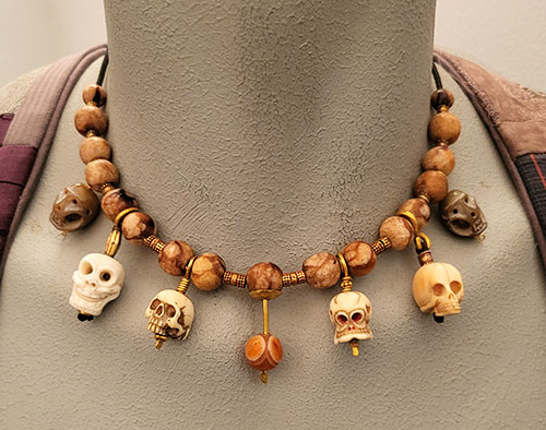 belle-with-skulls_A-31-12-25.jpg (60.8 KB)